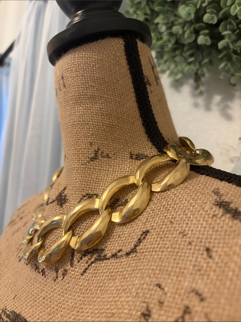 Bold Polished Gold-Link Statement Necklace for Women